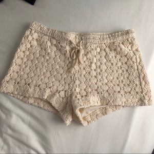 Beige embroidered shorts size M
